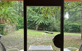 Open Space Nel Parco Con Parcheggio Gratuito
